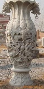 石雕工藝品與花瓶 藝術與實用的完美融合